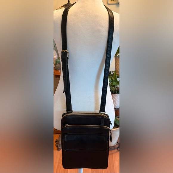 Relic Zip Around Crossbody Black Handbag Vegan Leather Adjustable Strap - Picture 11 of 15